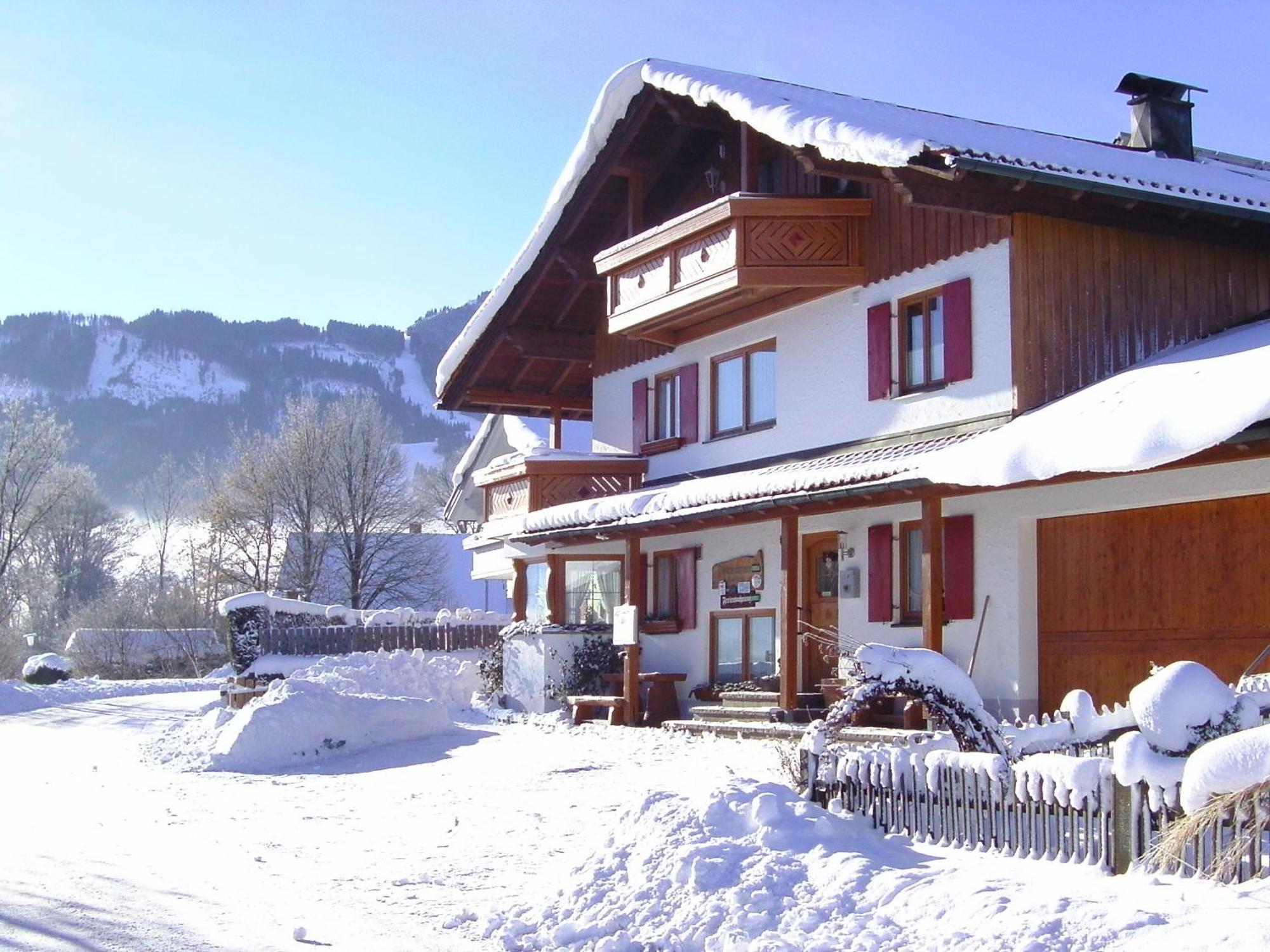 Gaestehaus Kerpf Inclusive Koenigscard เนสเซลวัง ภายนอก รูปภาพ